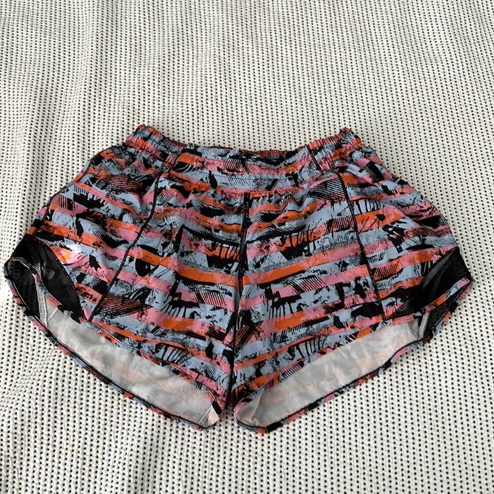 Lululemon hotty hot shorts sz 8 tall